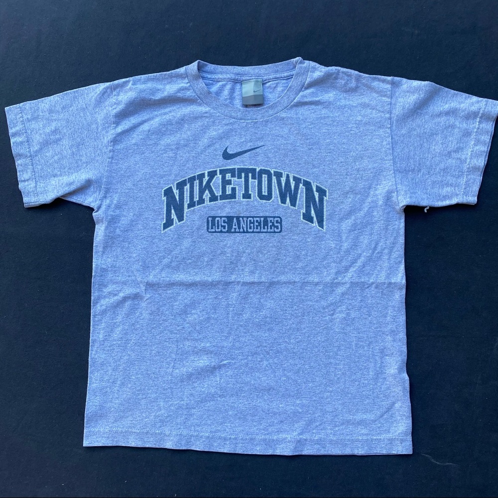 Kids vintage Niketown LA shirt